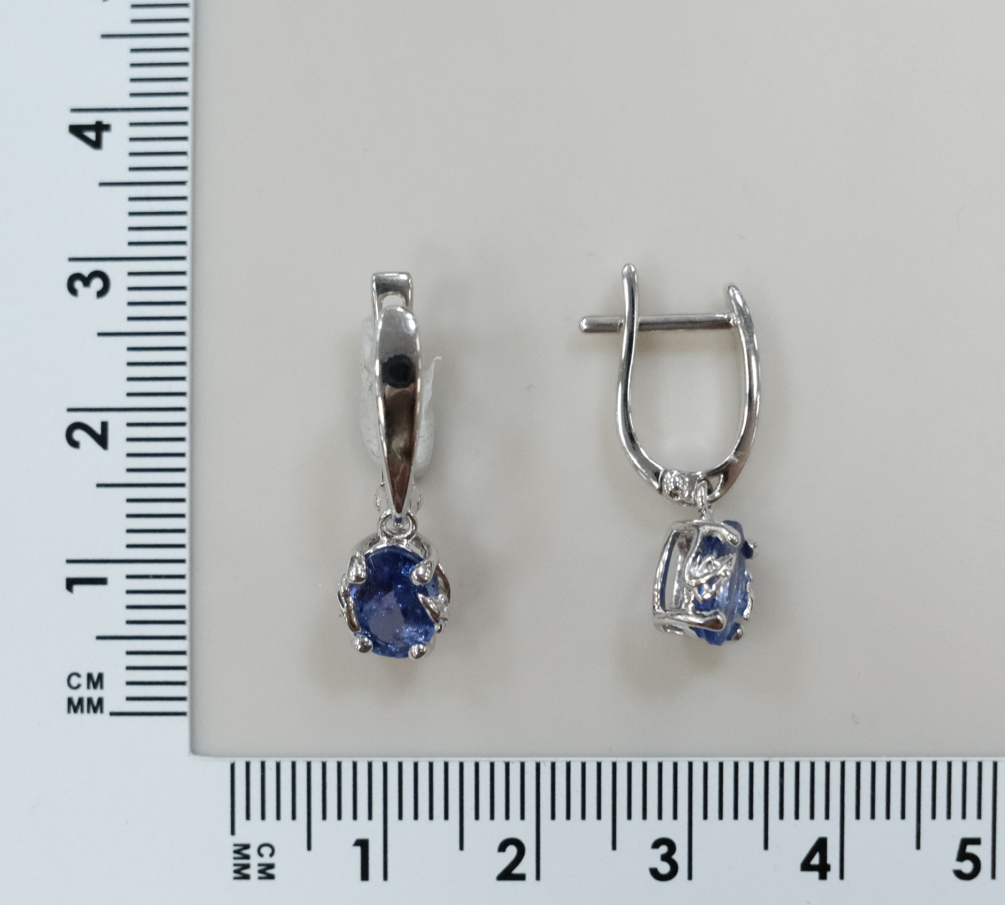 Серебряные серьги с танзанитами